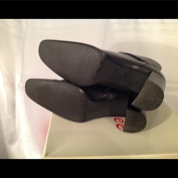 Boots - Picture 2 of 7